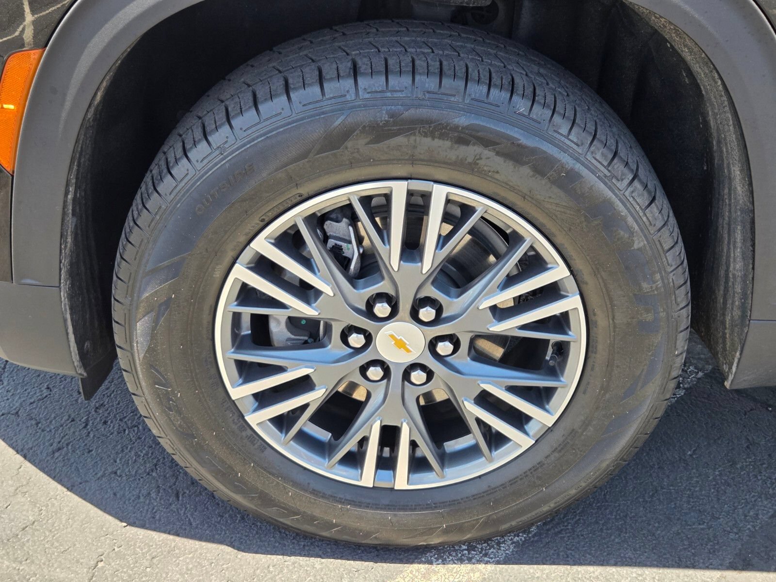 Used 2025 Chevrolet Traverse LT FWD image 9