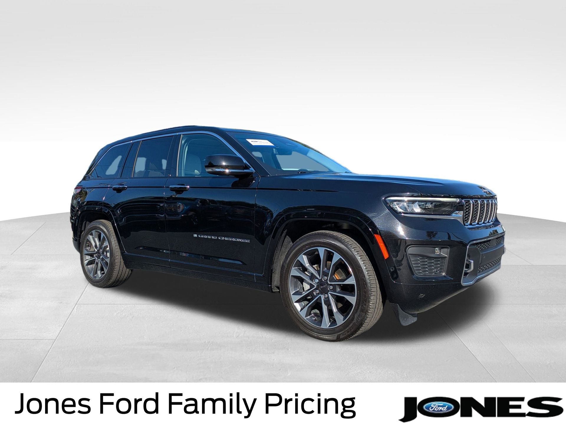 Used 2022 Jeep Grand Cherokee Overland w/ Luxury Tech Group IV image 3