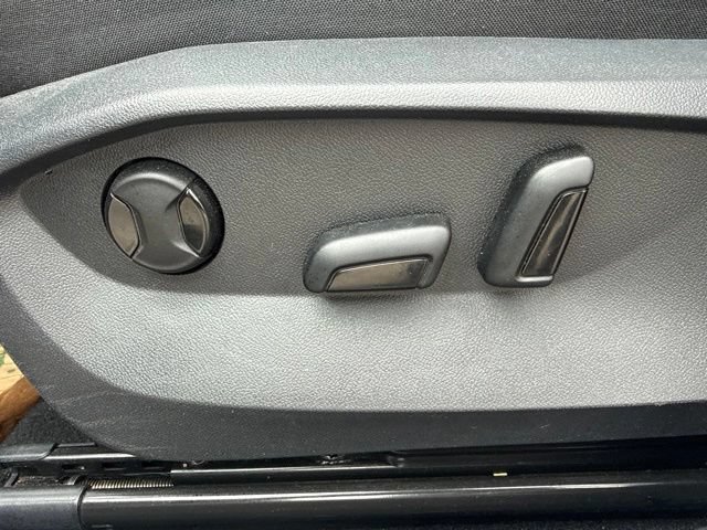 Used 2025 Volkswagen Taos SE AWD/4WD image 17
