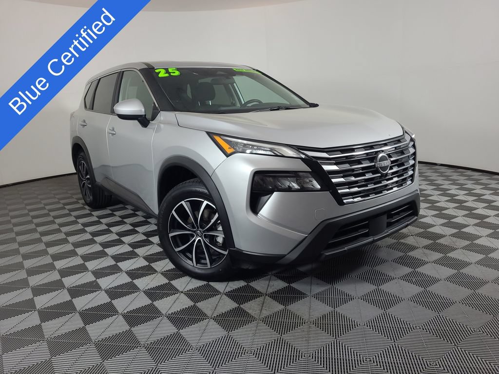 Used 2025 Nissan Rogue SV FWD image 1