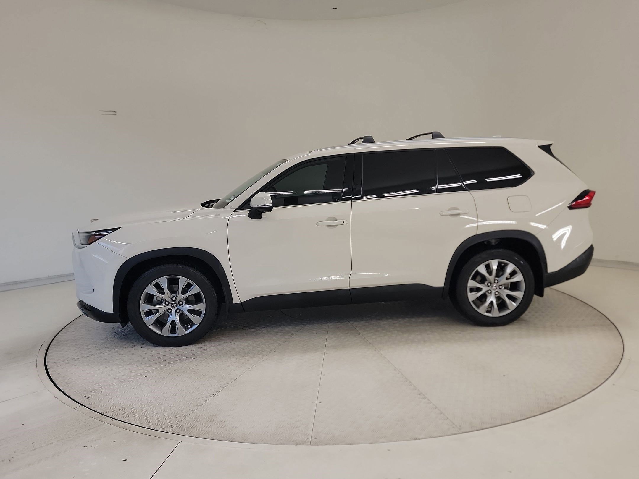 Used 2024 Toyota Grand Highlander Limited image 2