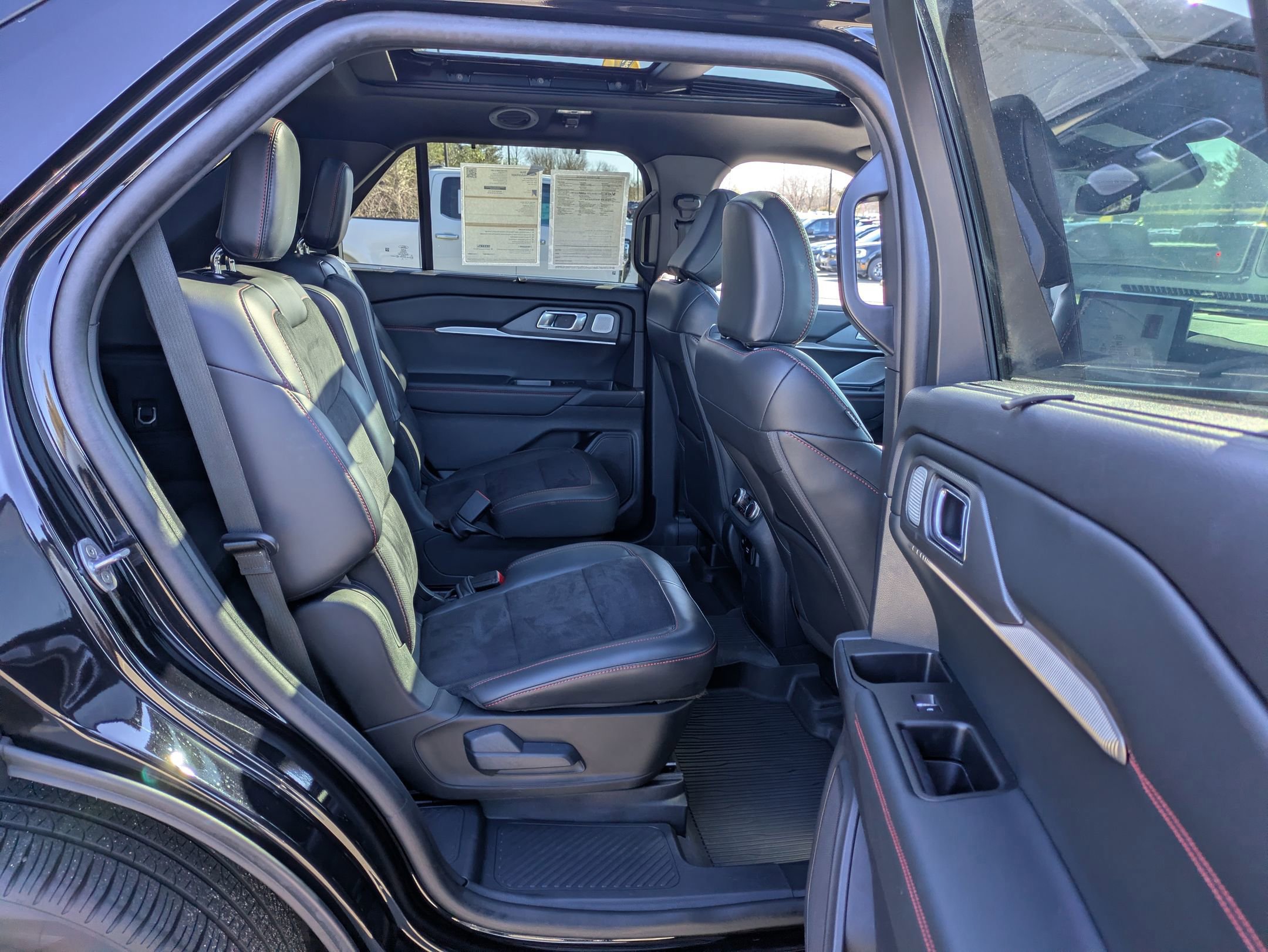 Certified 2025 Ford Explorer ST image 37