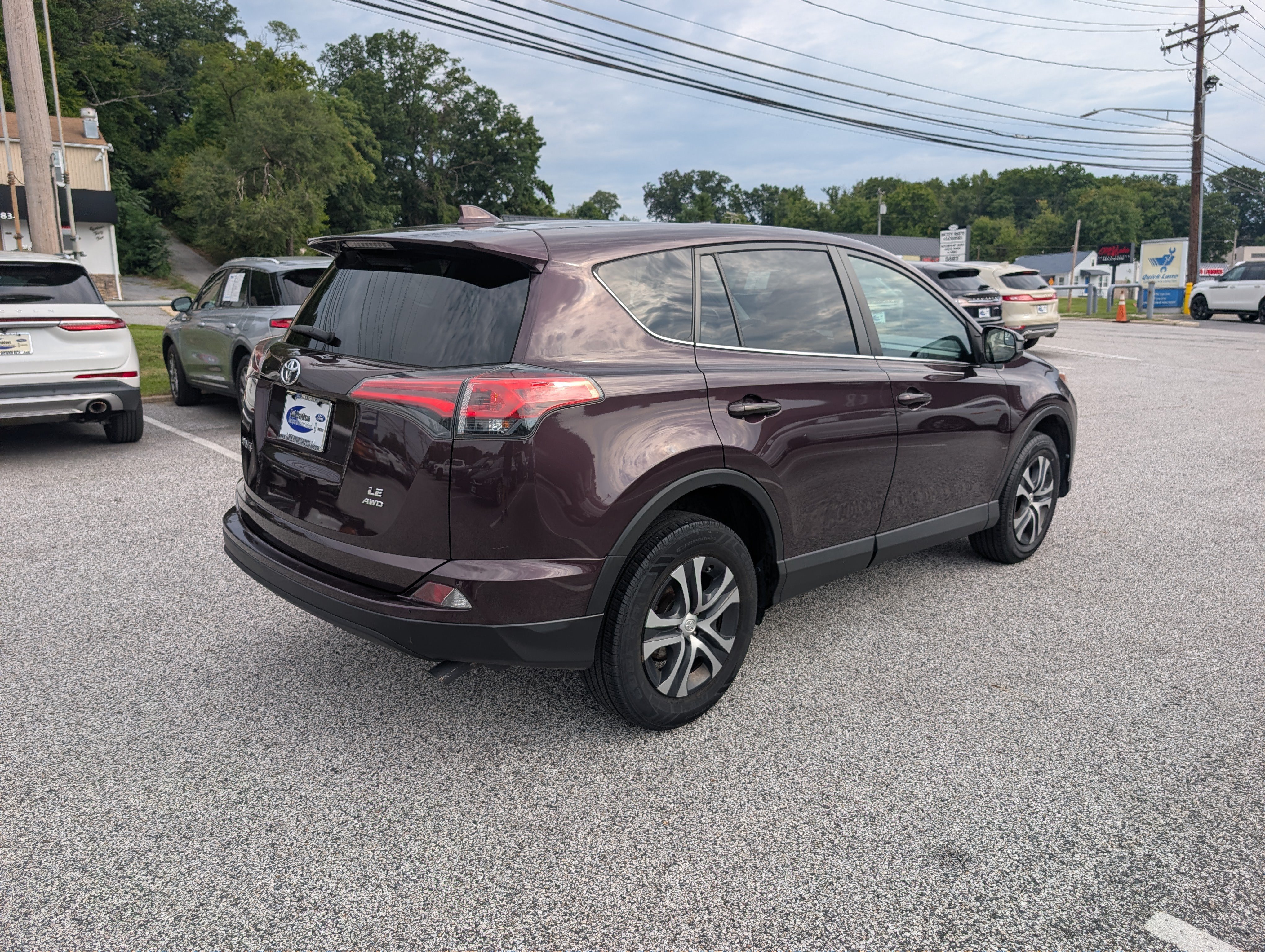 Used 2018 Toyota RAV4 LE w/ Carpet Mat Package AWD/4WD image 7