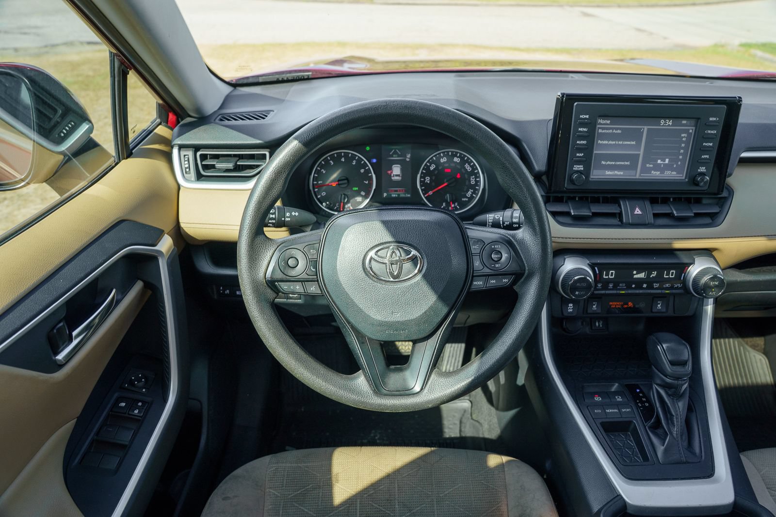 Used 2019 Toyota RAV4 XLE w/ Convenience Package FWD image 26