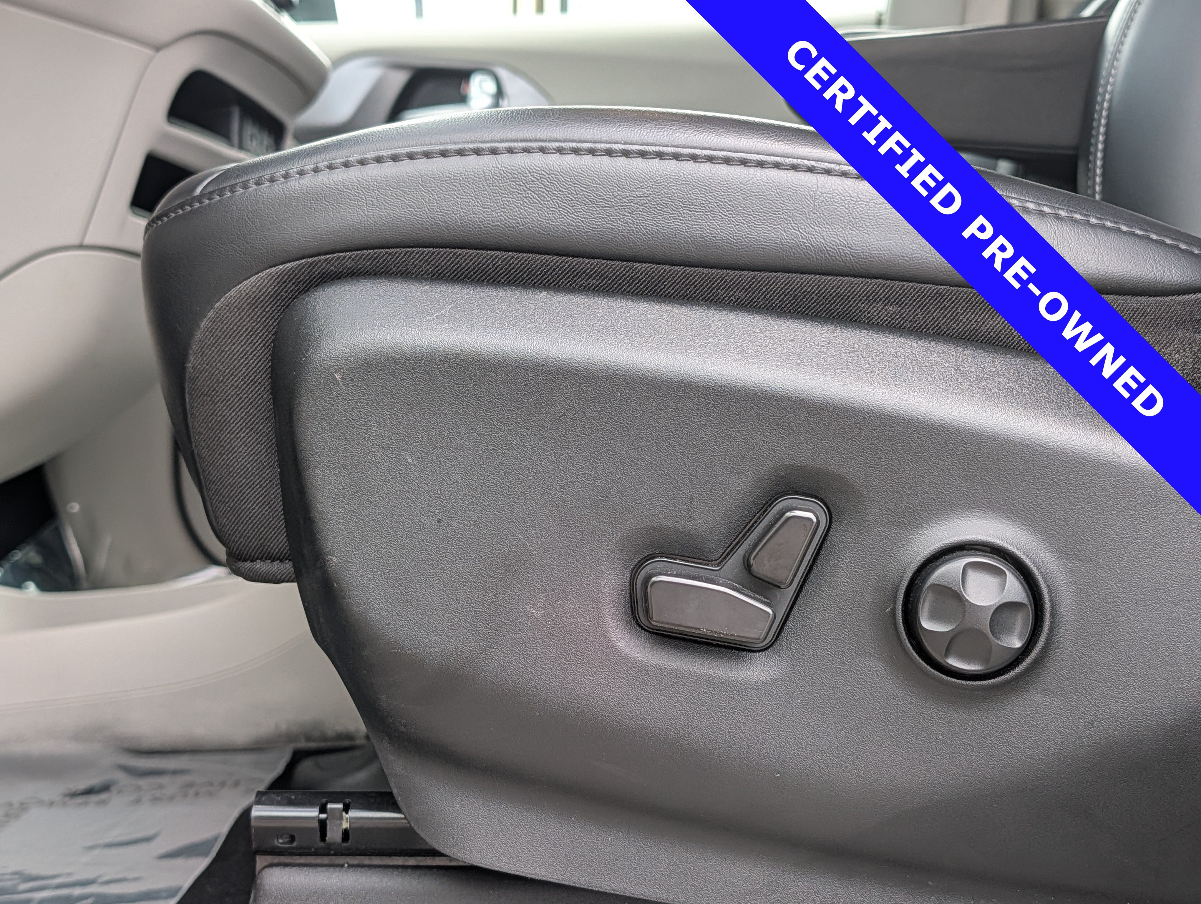 Used 2023 Chrysler Pacifica Touring-L FWD image 25