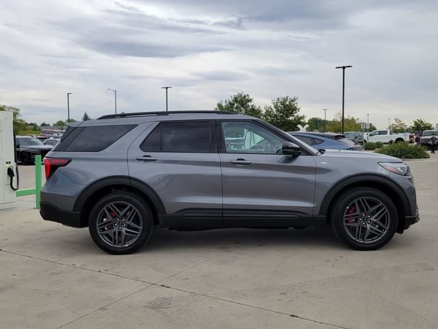 Certified 2025 Ford Explorer ST-Line w/ ST-Line Street Pack AWD/4WD image 2