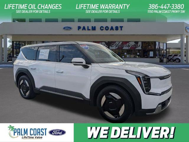 Used 2026 Kia EV9 Light RWD image 1