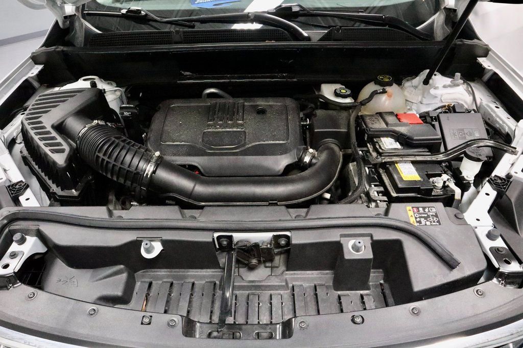 Used 2023 GMC Acadia SLE image 13