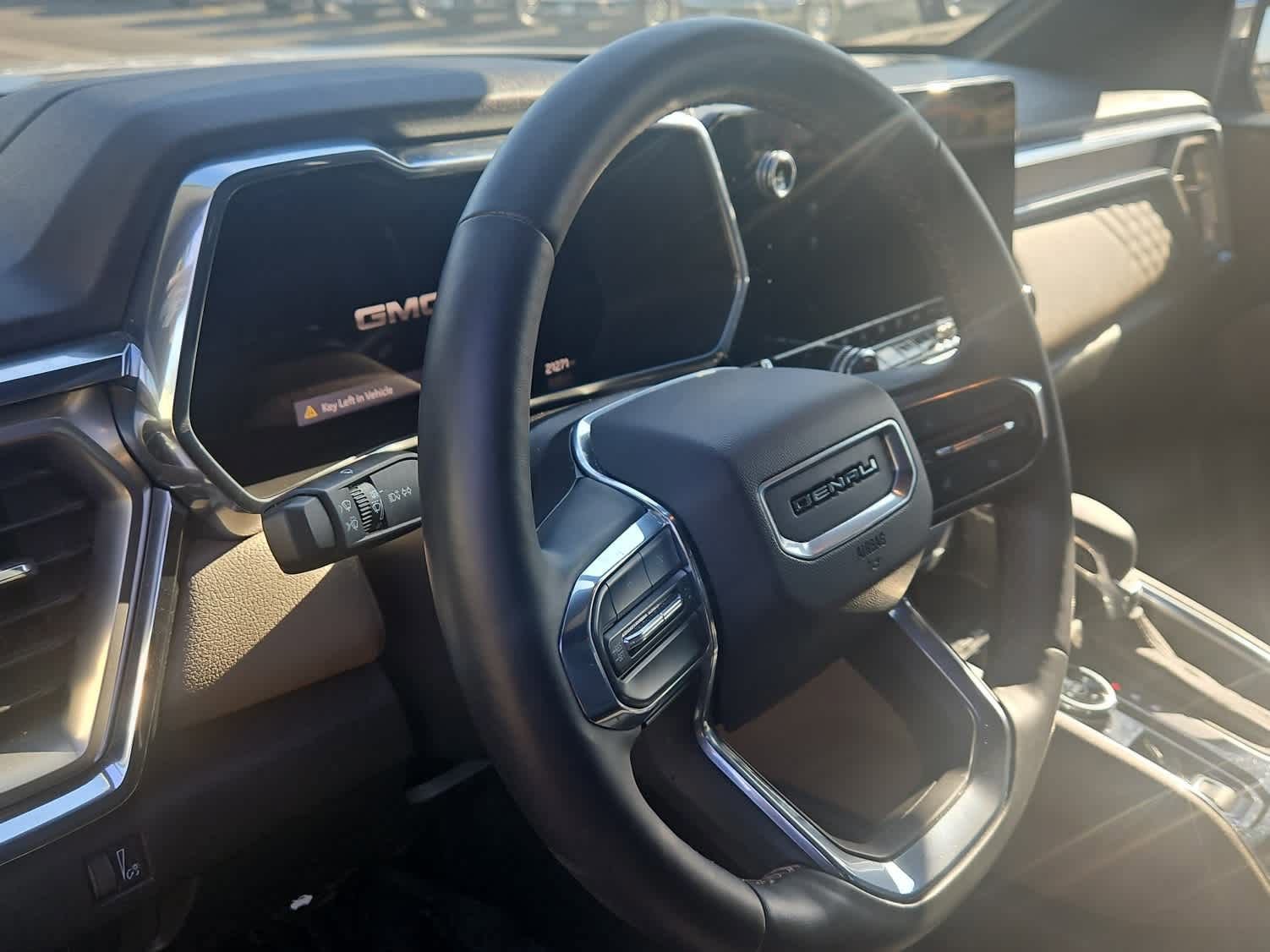 Used 2023 GMC Canyon Denali image 7