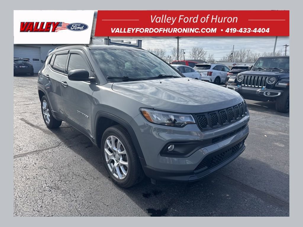 Used 2023 Jeep Compass Latitude image 1