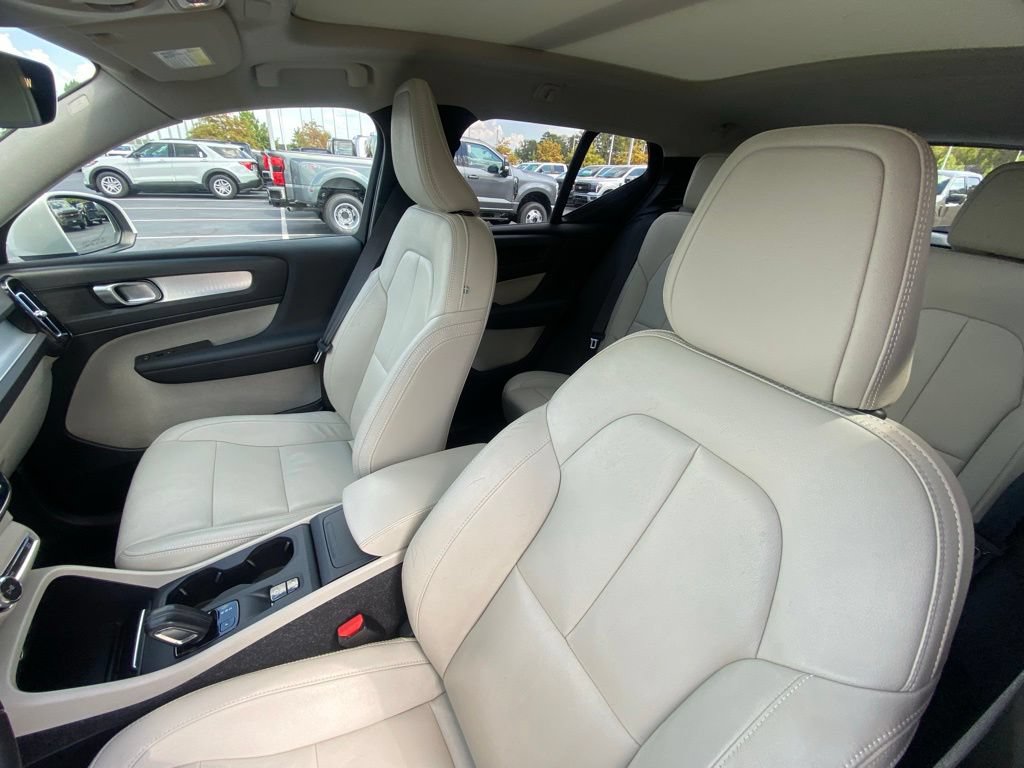 Used 2021 Volvo XC40 T4 Momentum FWD image 22
