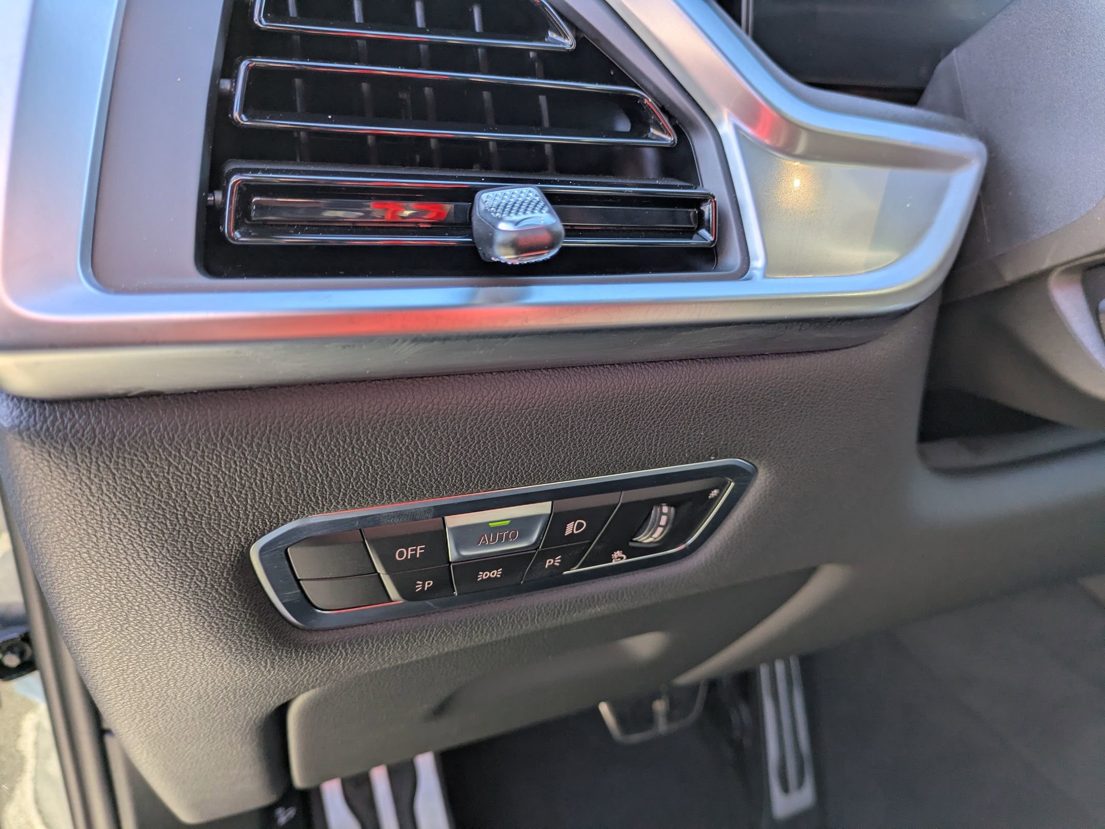 Used 2023 BMW X7 xDrive40i w/ M Sport Package image 17