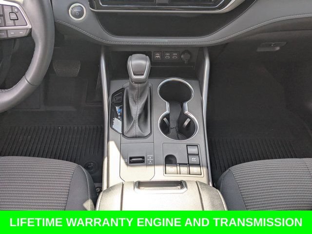 Used 2024 Toyota Highlander LE FWD image 20