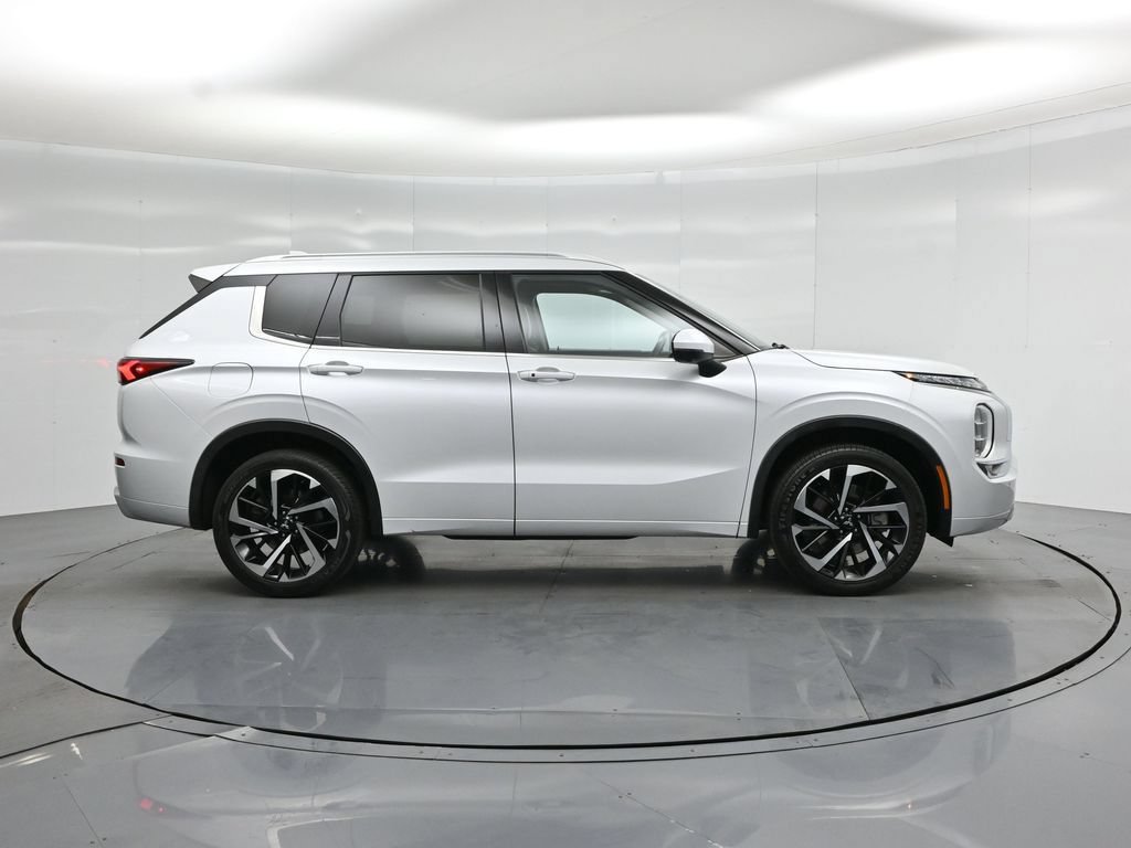 Used 2024 Mitsubishi Outlander SEL FWD image 23