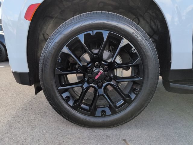 Used 2023 GMC Yukon SLT AWD/4WD image 10