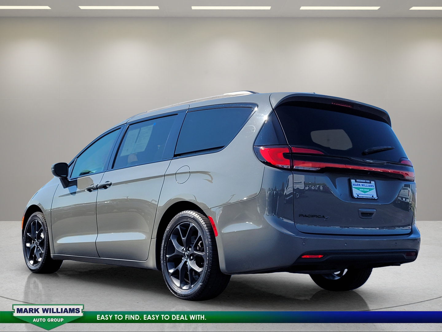 Used 2021 Chrysler Pacifica Touring w/ S Appearance Package FWD image 6