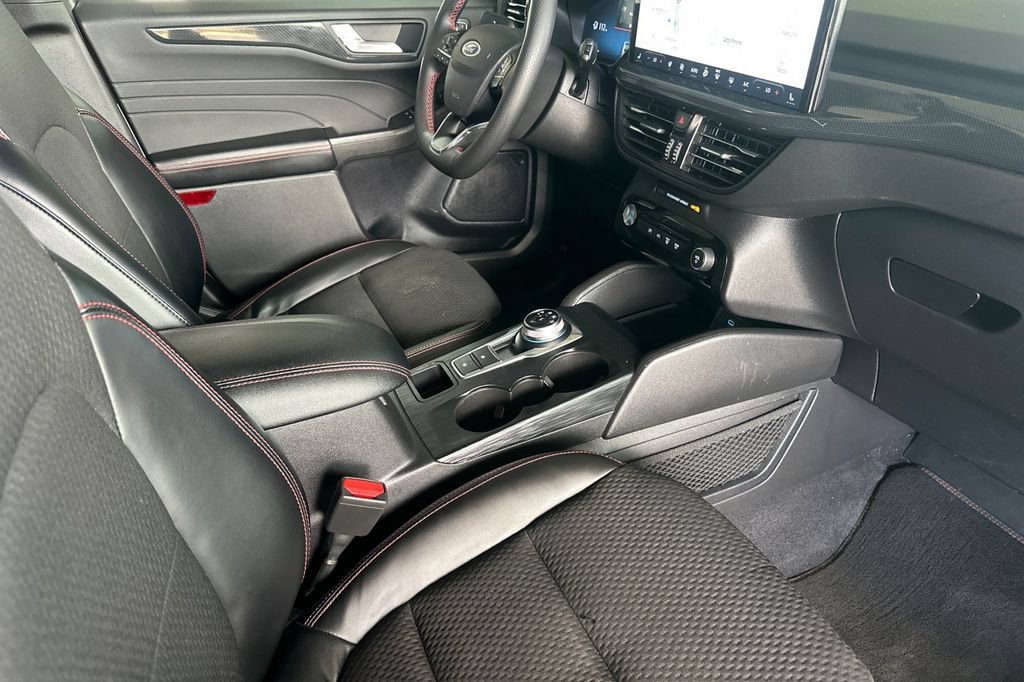 Certified 2023 Ford Escape ST-Line Elite AWD/4WD image 16