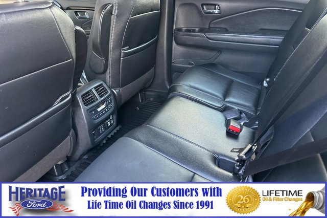 Used 2022 Honda Pilot Touring image 12