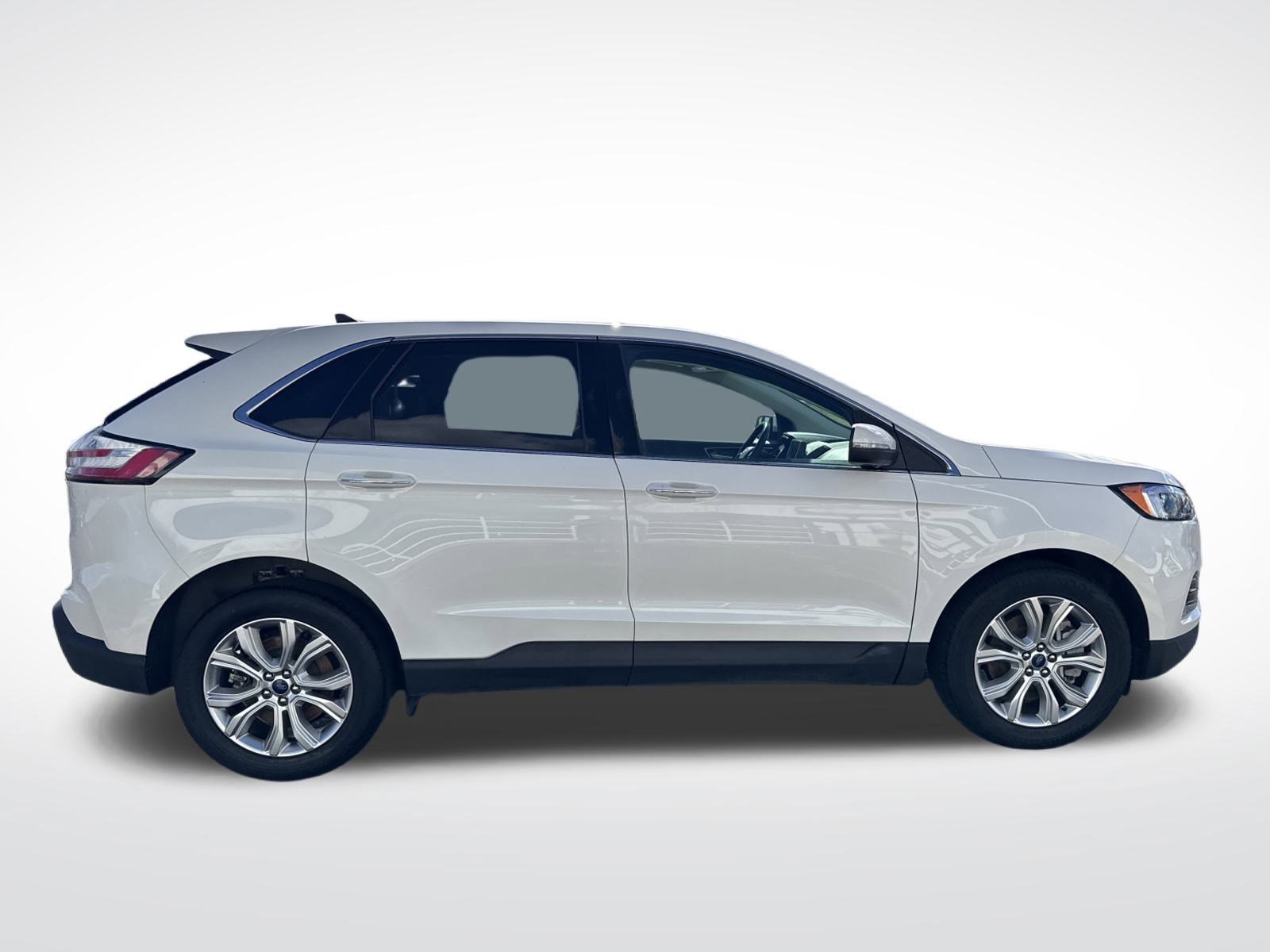 Certified 2022 Ford Edge Titanium image 3