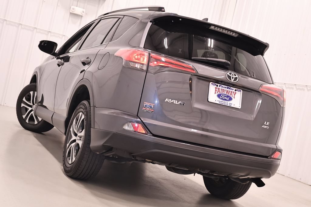 Used 2018 Toyota RAV4 LE w/ Carpet Mat Package AWD/4WD image 29