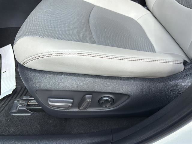 Used 2022 Toyota RAV4 Limited image 12