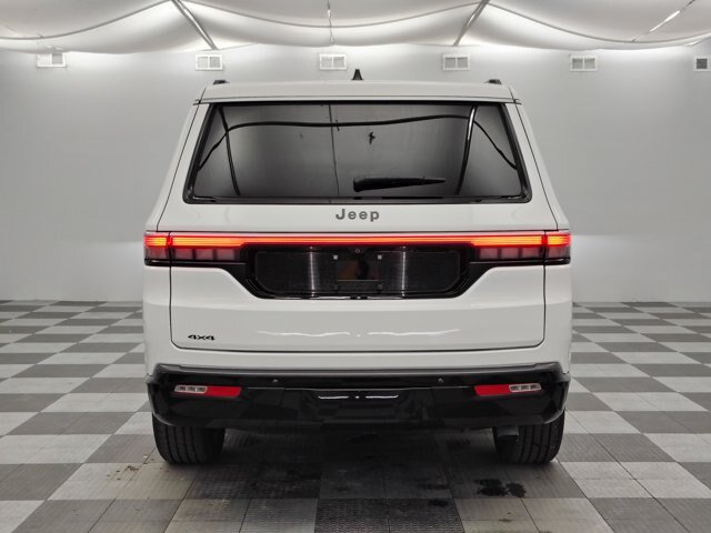 Used 2026 Jeep Grand Wagoneer 4WD w/ Premium Group I image 11