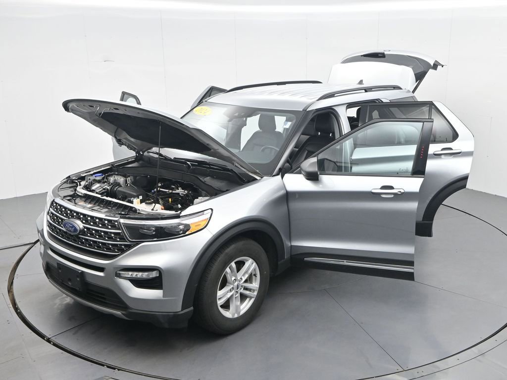 Certified 2024 Ford Explorer XLT w/ Equipment Group 202A image 33