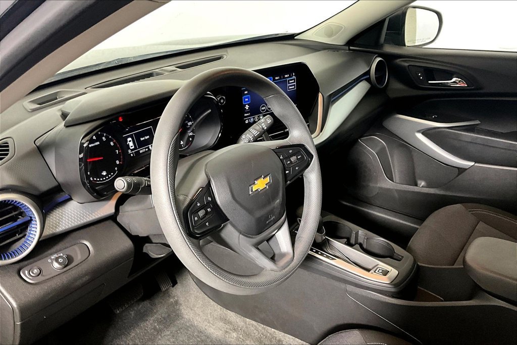 Used 2025 Chevrolet Trax LS FWD image 10