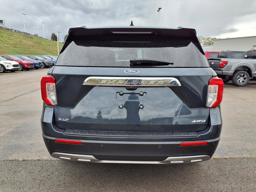 Certified 2022 Ford Explorer XLT w/ Equipment Group 202A image 5