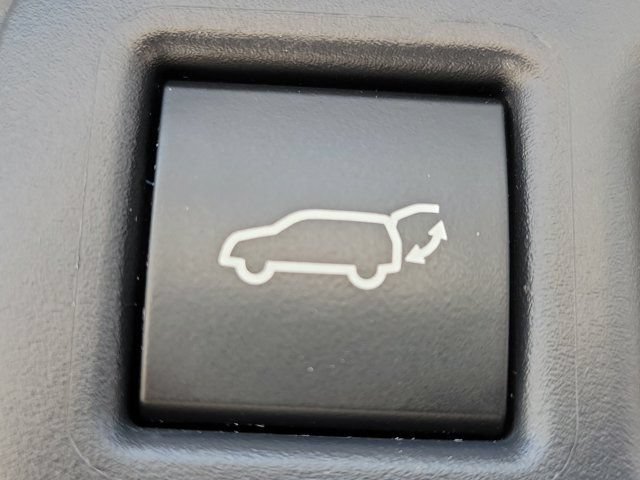 Used 2023 Toyota Highlander XLE FWD image 11