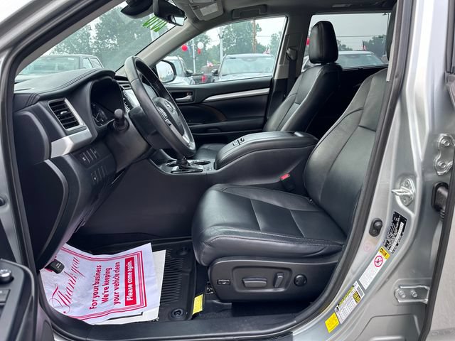 Used 2018 Toyota Highlander XLE AWD/4WD image 12