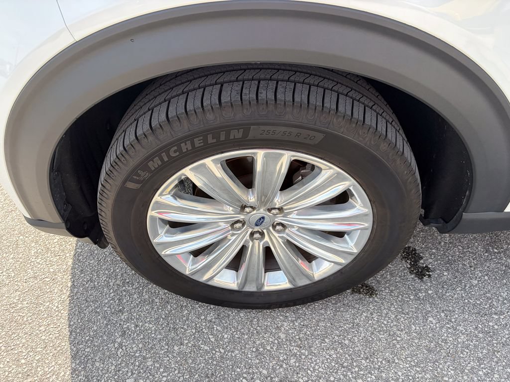 Certified 2023 Ford Explorer Limited w/ Limited Technology Package AWD/4WD image 32