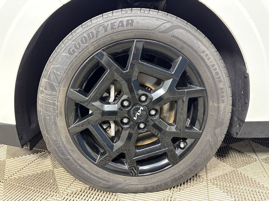 Used 2025 Kia Carnival SX FWD image 12