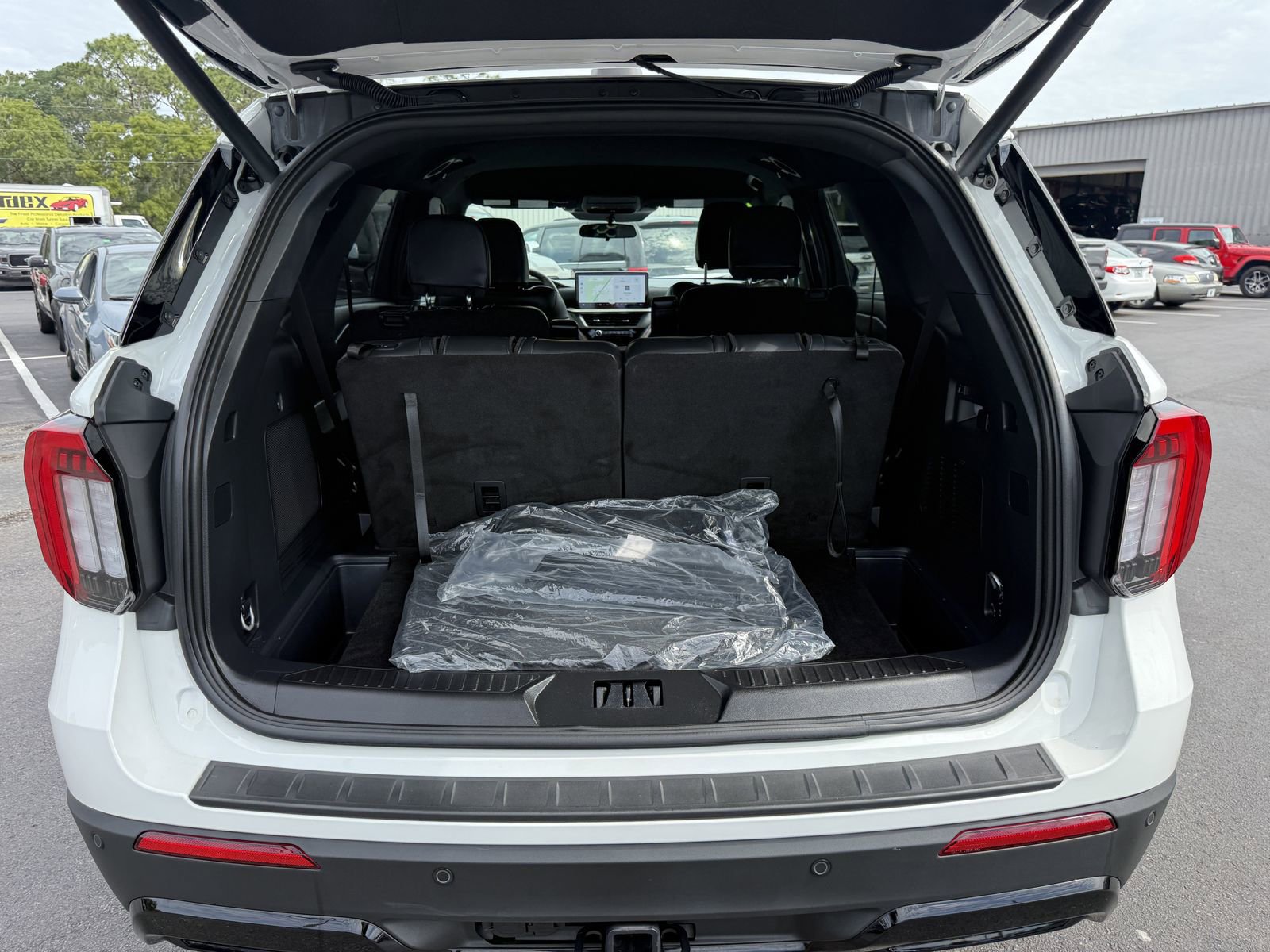 Certified 2025 Ford Explorer ST-Line AWD/4WD image 11