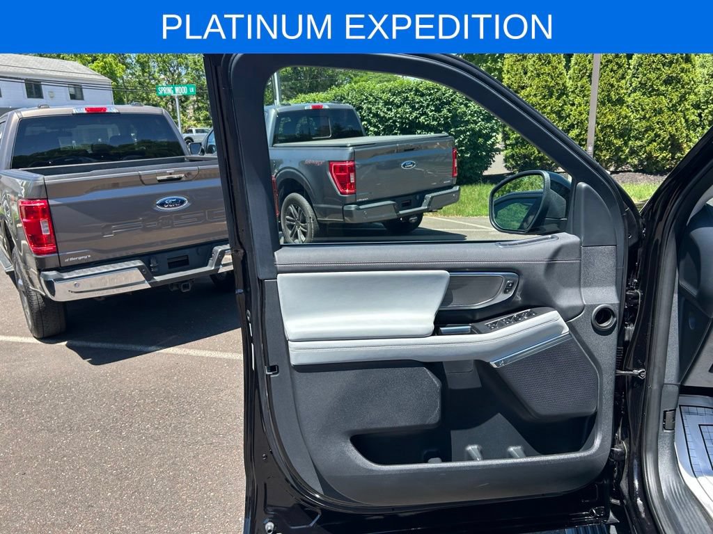Certified 2025 Ford Expedition Platinum w/ Driver's Package AWD/4WD image 10