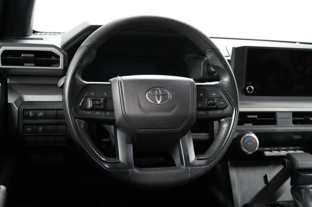 Used 2025 Toyota Tacoma SR5 AWD/4WD image 15