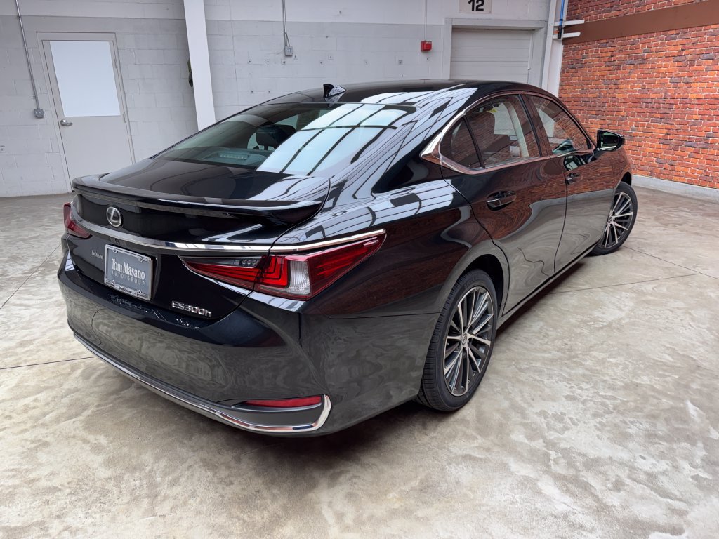 Used 2023 Lexus ES 300h w/ Premium Package FWD image 5