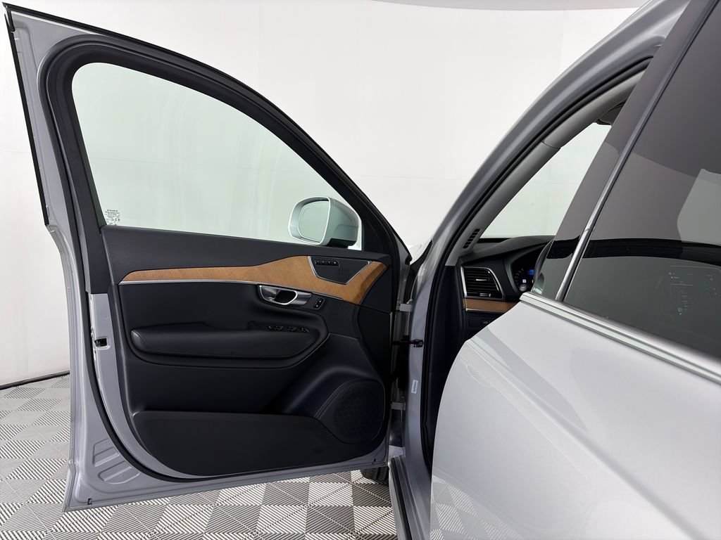 Used 2024 Volvo XC90 B5 Plus AWD/4WD image 10
