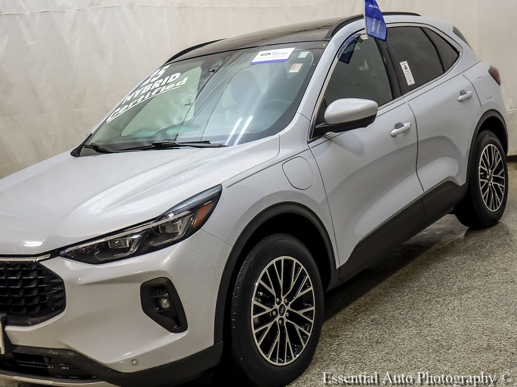 Certified 2025 Ford Escape SE w/ PHEV Premium Package FWD image 3