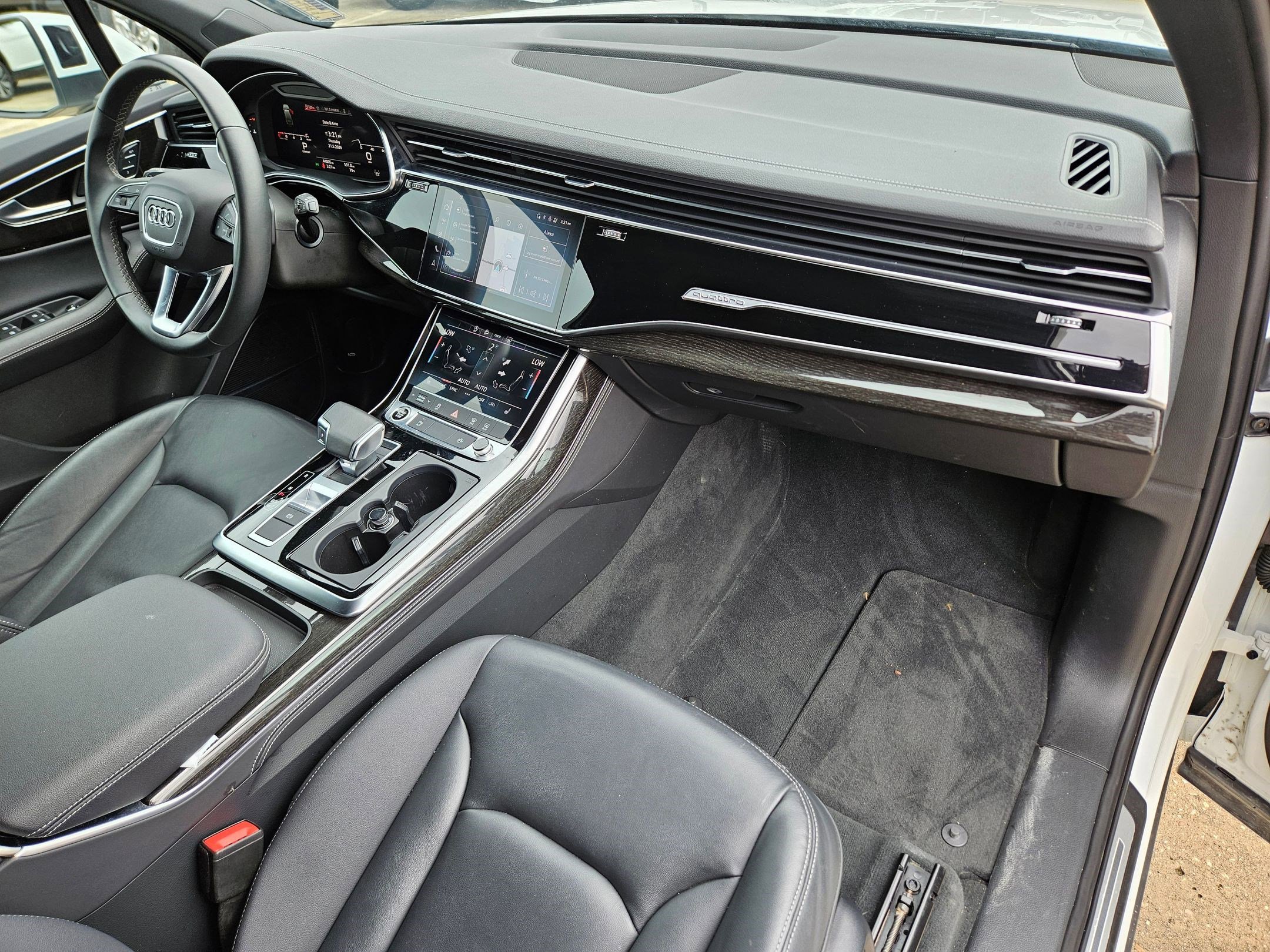 Used 2025 Audi Q7 3.0T Premium Plus AWD/4WD image 32