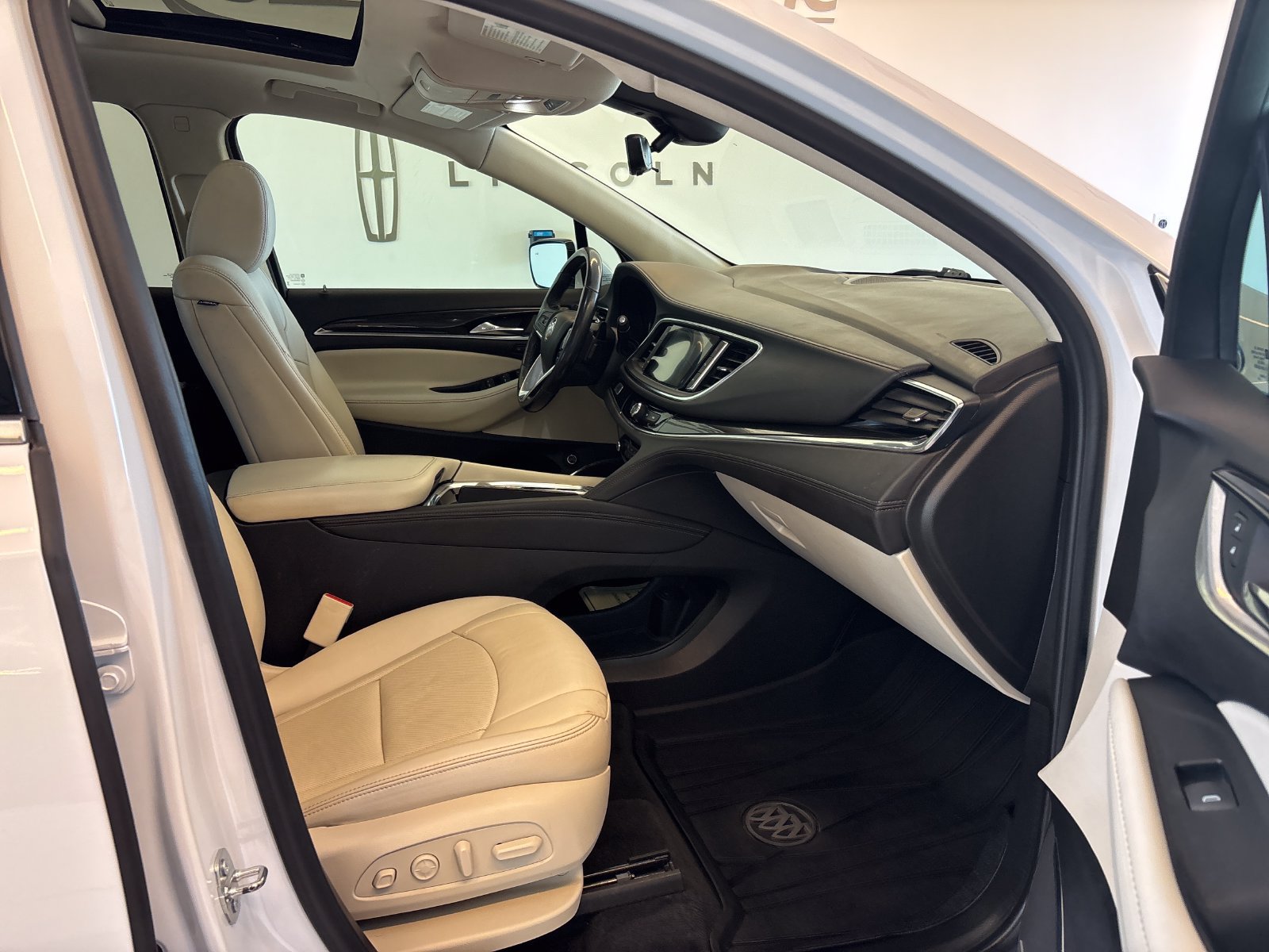Used 2024 Buick Enclave Premium w/ Experience Buick Package FWD image 6
