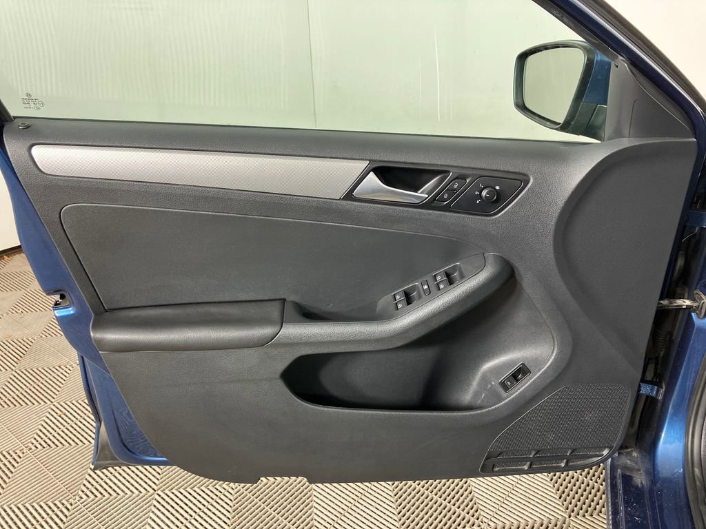 Used 2017 Volkswagen Jetta S image 16