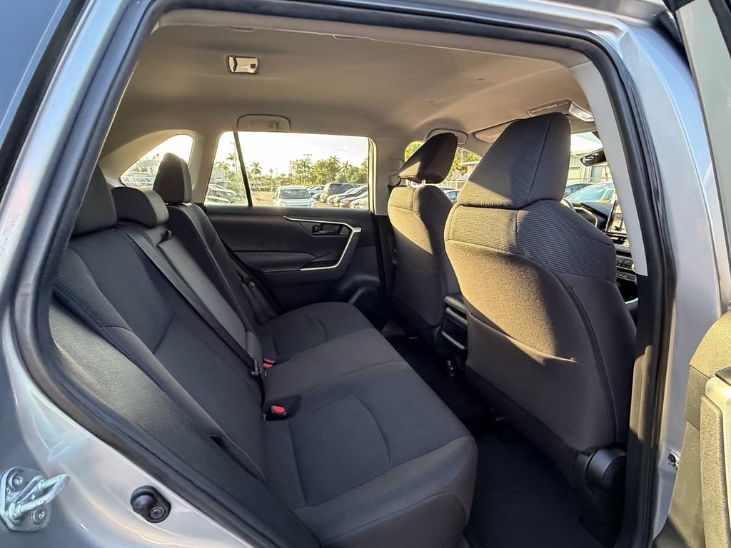 Used 2021 Toyota RAV4 LE FWD image 18