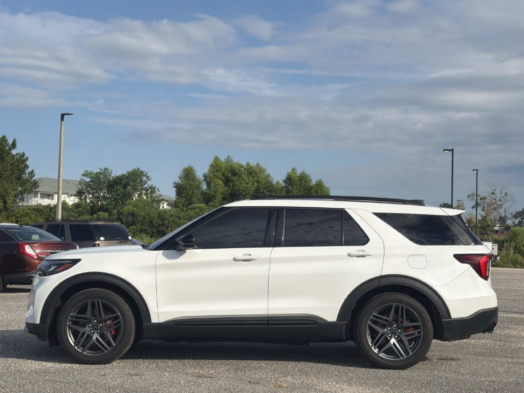 Certified 2025 Ford Explorer ST AWD/4WD image 7