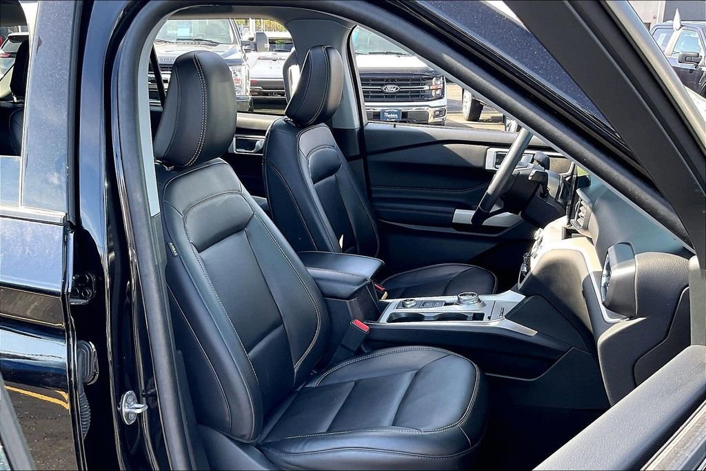 Certified 2023 Ford Explorer XLT w/ Equipment Group 202A image 6
