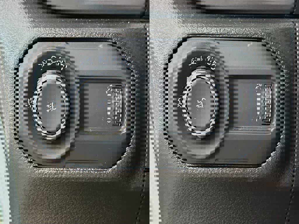 Used 2023 Jeep Wrangler Willys image 27