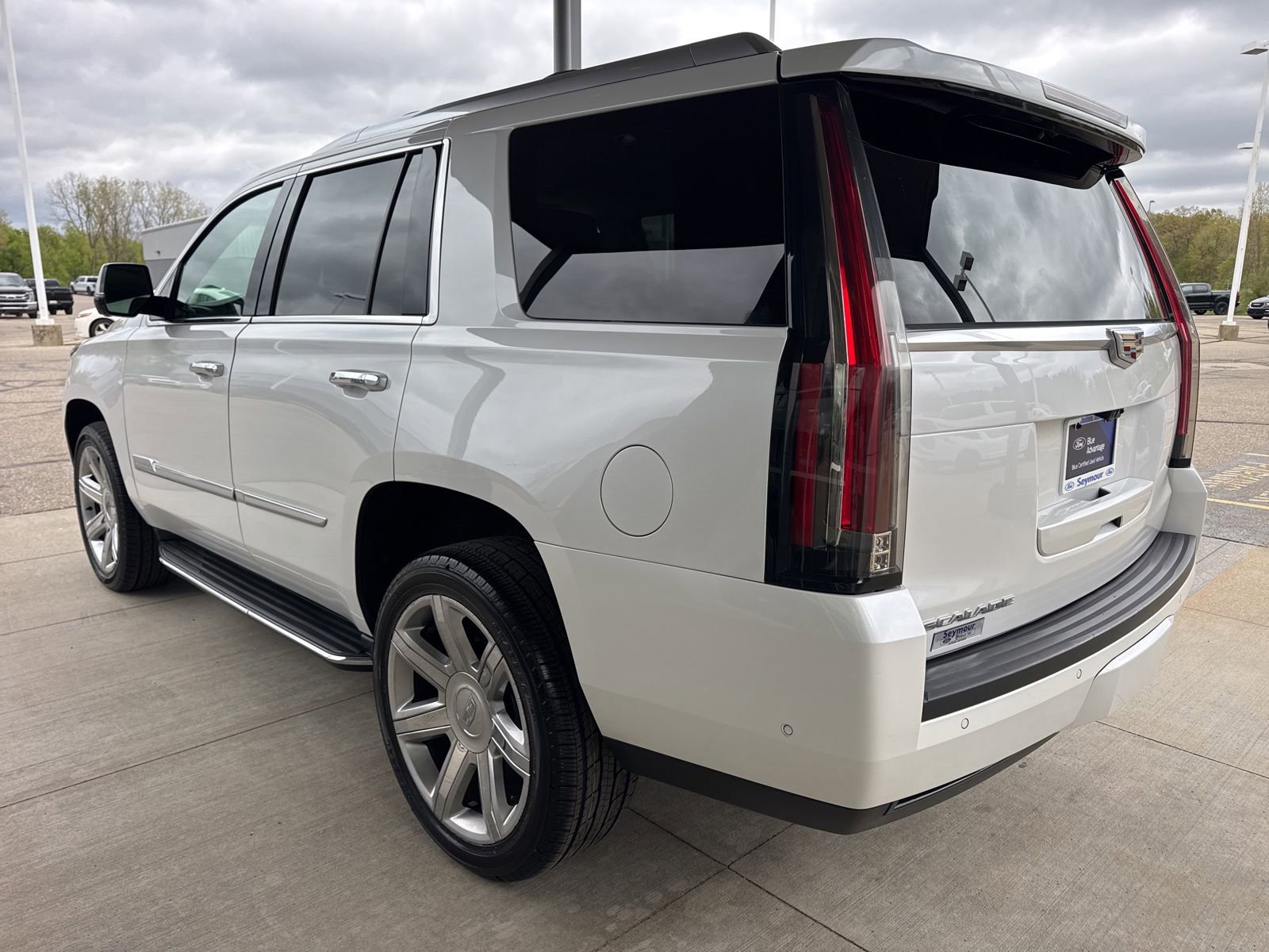 Used 2019 Cadillac Escalade Luxury AWD/4WD image 6