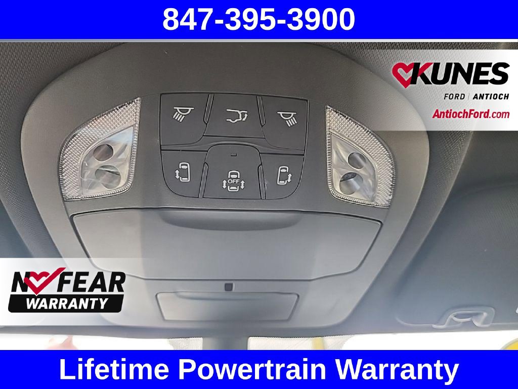 Used 2025 Chrysler Pacifica Select FWD image 34