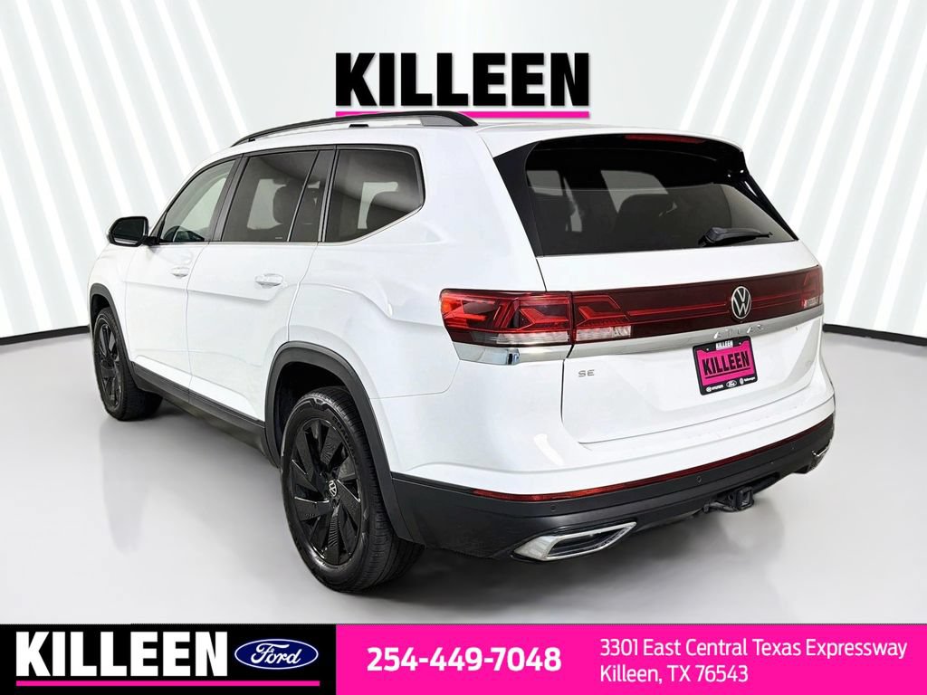 Used 2024 Volkswagen Atlas SE w/ Panoramic Sunroof Package FWD image 7
