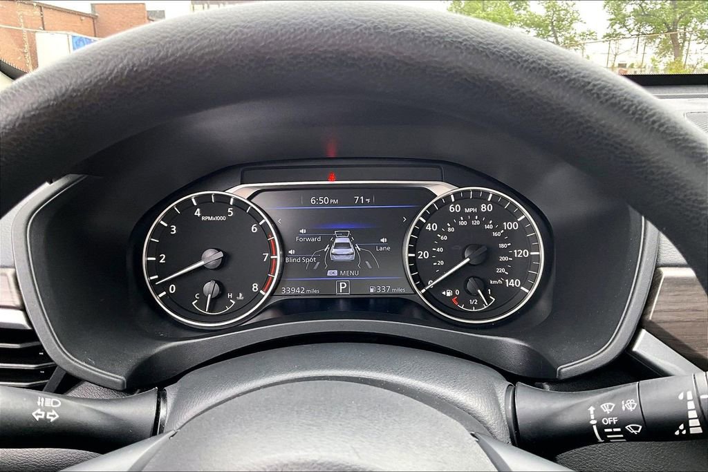Used 2025 Nissan Altima 2.5 SV FWD image 19
